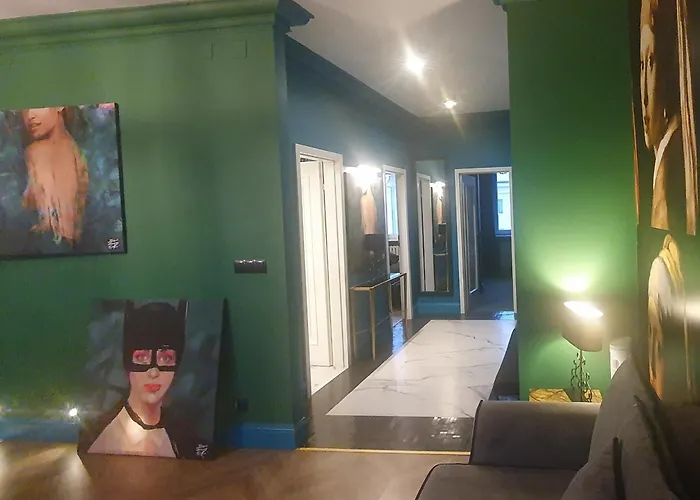 Center Near Public Swimming Pool Varšava