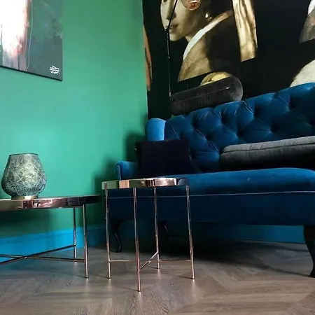 Center Near Public Swimming Pool Апартаменты