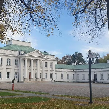 Center Near Public Swimming Pool Апартаменты *