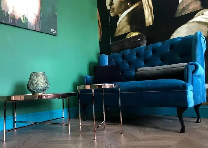 Center Near Public Swimming Pool Apartament