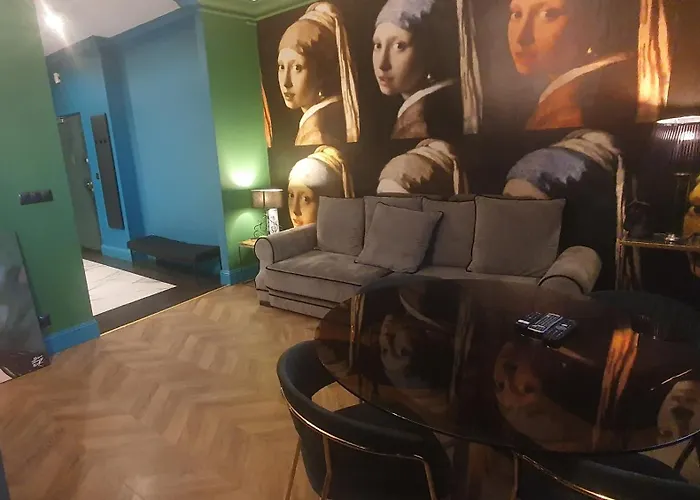 Center Near Public Swimming Pool * Warszawa