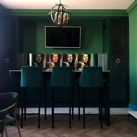 Center Near Public Swimming Pool Lejlighed Warszawa