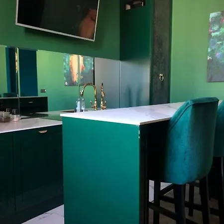 Center Near Public Swimming Pool 바르샤바