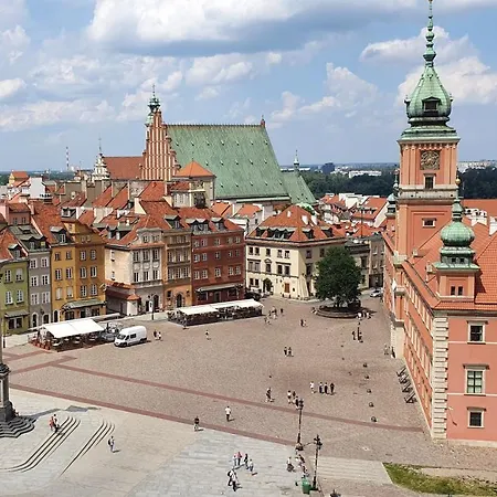 Center Near Public Swimming Pool 아파트 *