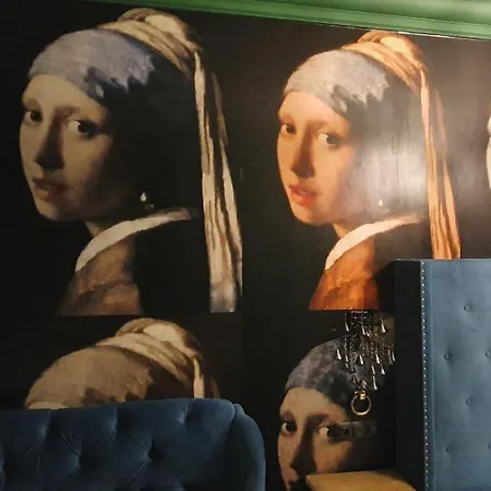 Center Near Public Swimming Pool 아파트 *